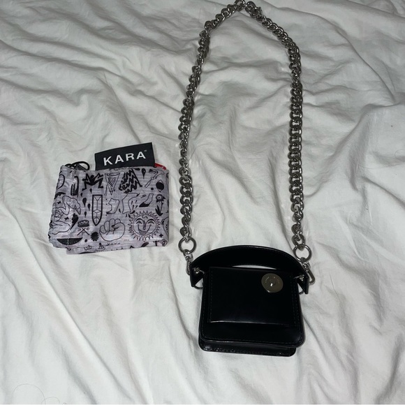 KARA CHAIN BAG (w/ dust bag) - Picture 1 of 2